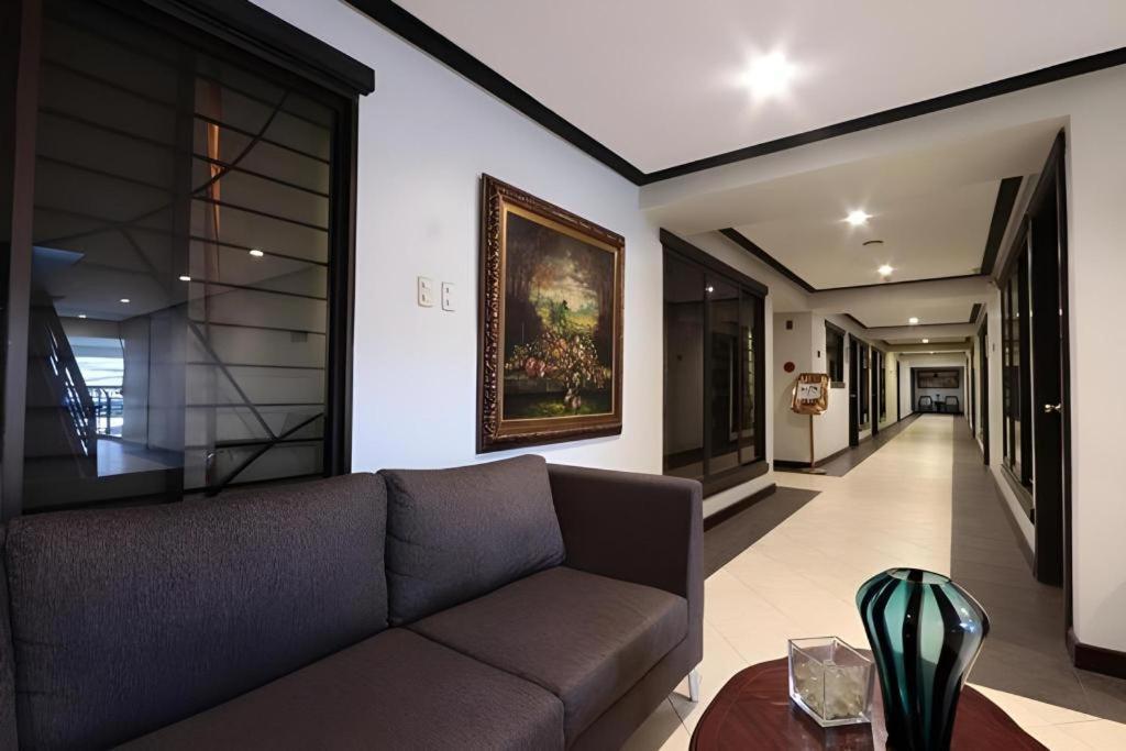D' Leonor Hotel Davao Екстер'єр фото