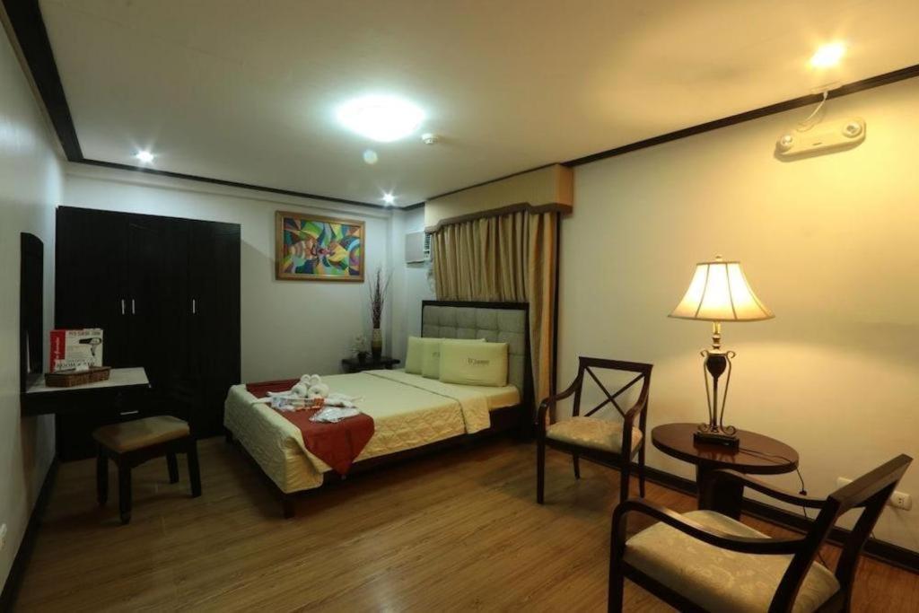 D' Leonor Hotel Davao Екстер'єр фото