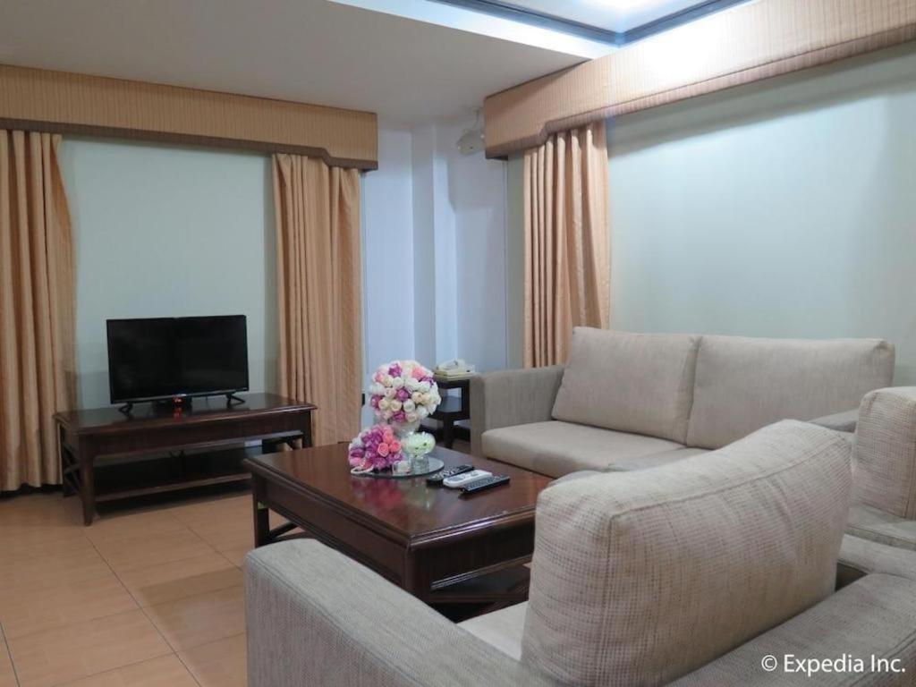 D' Leonor Hotel Davao Екстер'єр фото